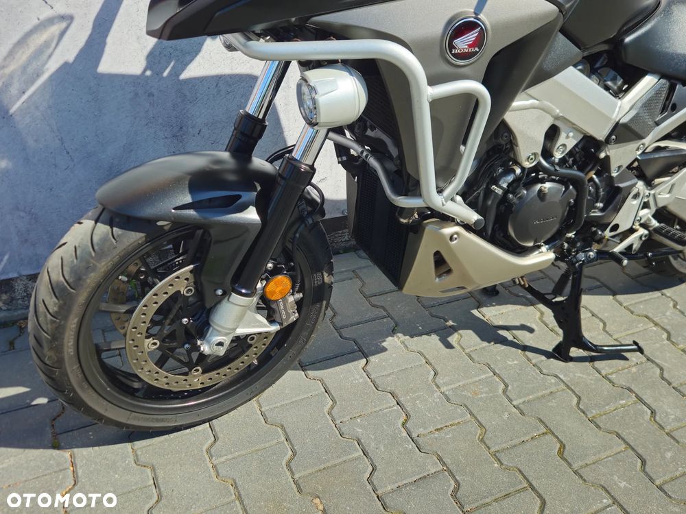 Honda VFR - 12