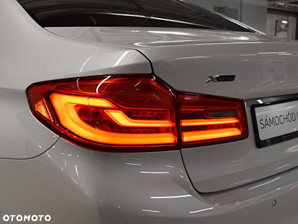 BMW Seria 5 530i GPF xDrive Luxury Line sport - 33