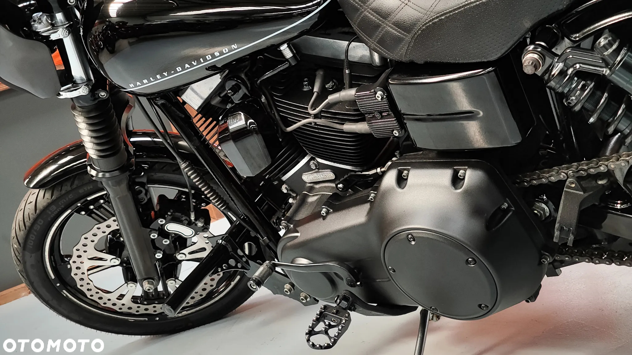 Harley-Davidson Dyna Street Bob - 29
