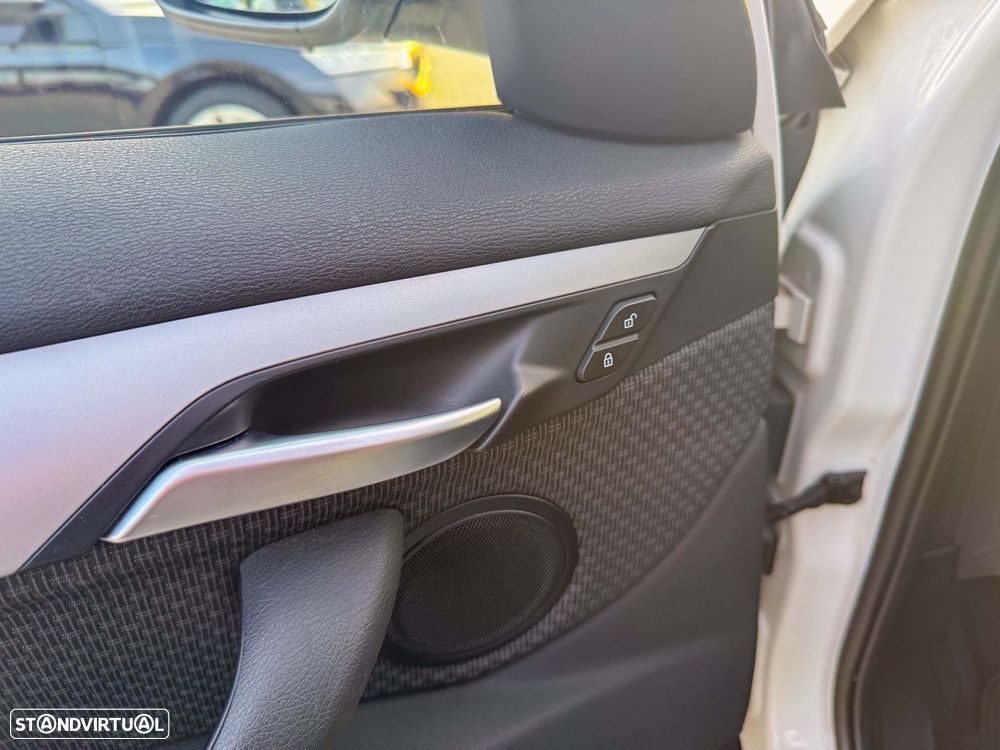 BMW X1 16 d sDrive Advantage - 13