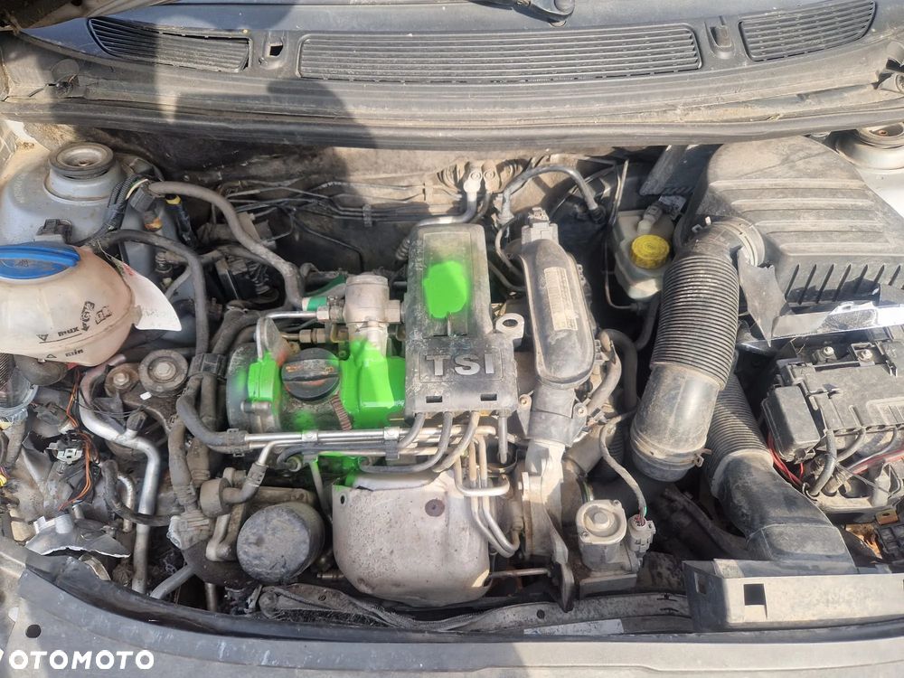Skoda ROOMSTER 2010-2015  Silnik 1.2 TSI CBZA 86KM/63kW LF8H 9202 na części klapa lampa drzwi - 3