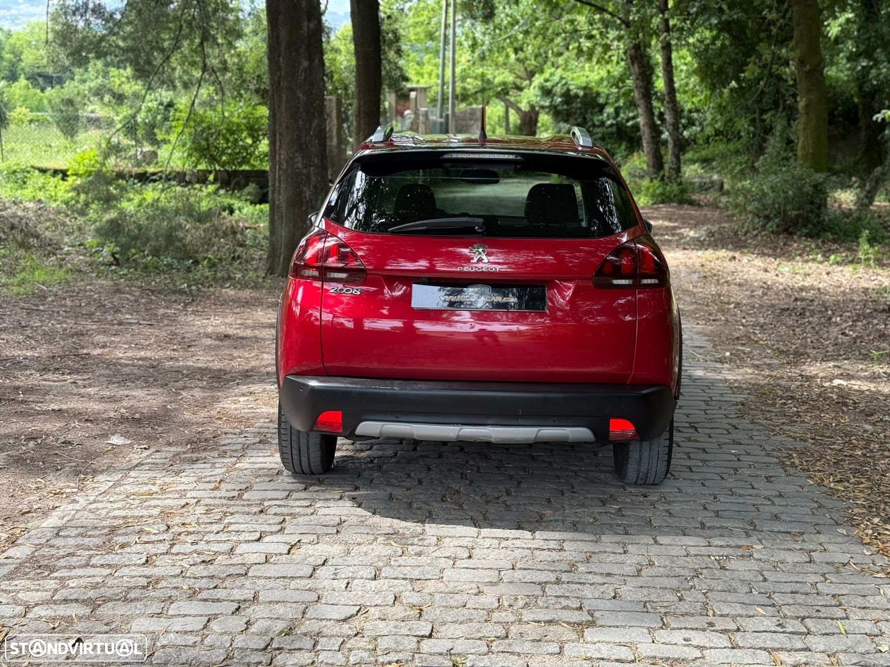 Peugeot 2008 1.2 PureTech Allure EAT6 - 28