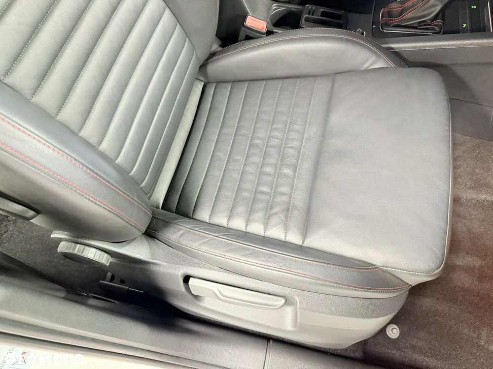 Skoda Octavia 2.0 TDI RS DSG - 17