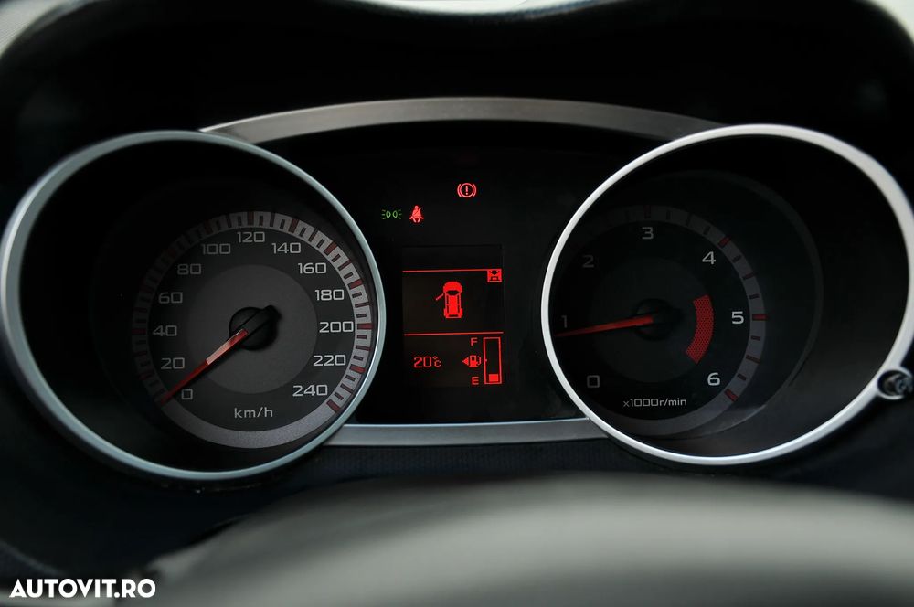 Mitsubishi Outlander - 14
