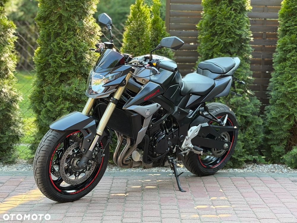 Suzuki GSR - 5