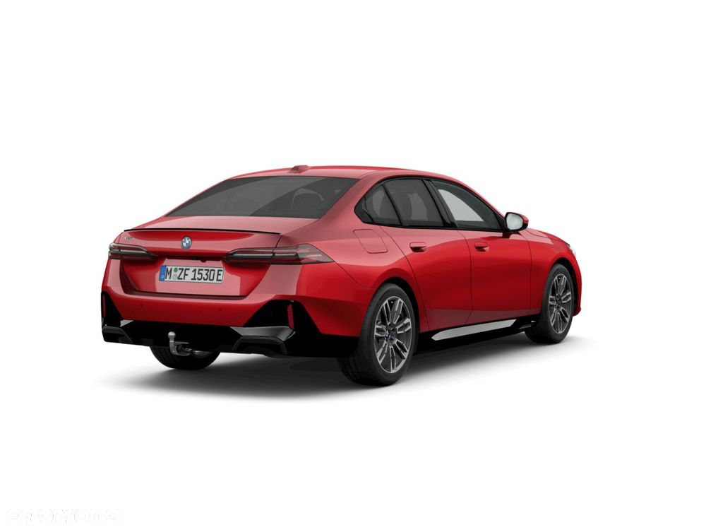 BMW Seria 5 550e xDrive PHEV M Sport - 3