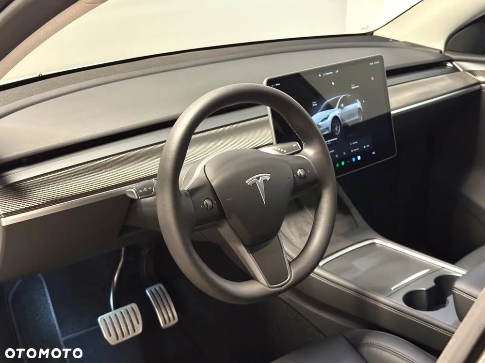 Tesla Model Y Performance Dual Motor AWD - 16