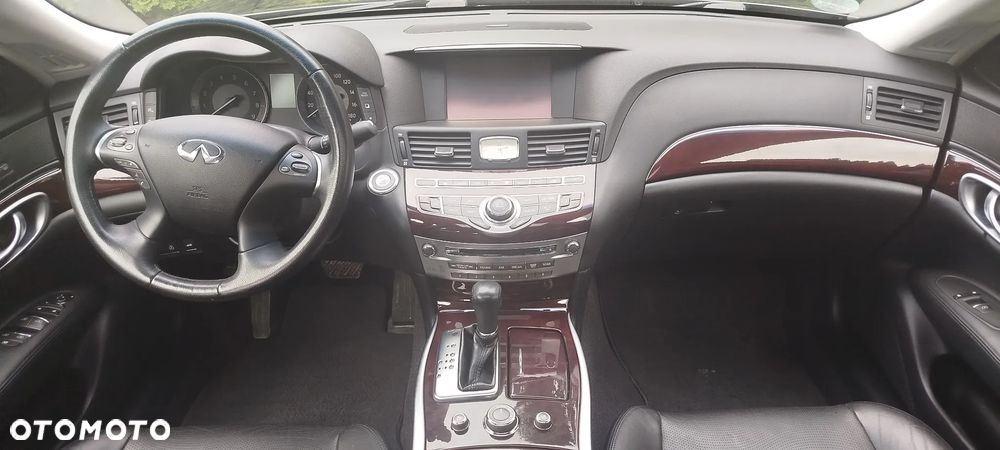 Infiniti M - 11