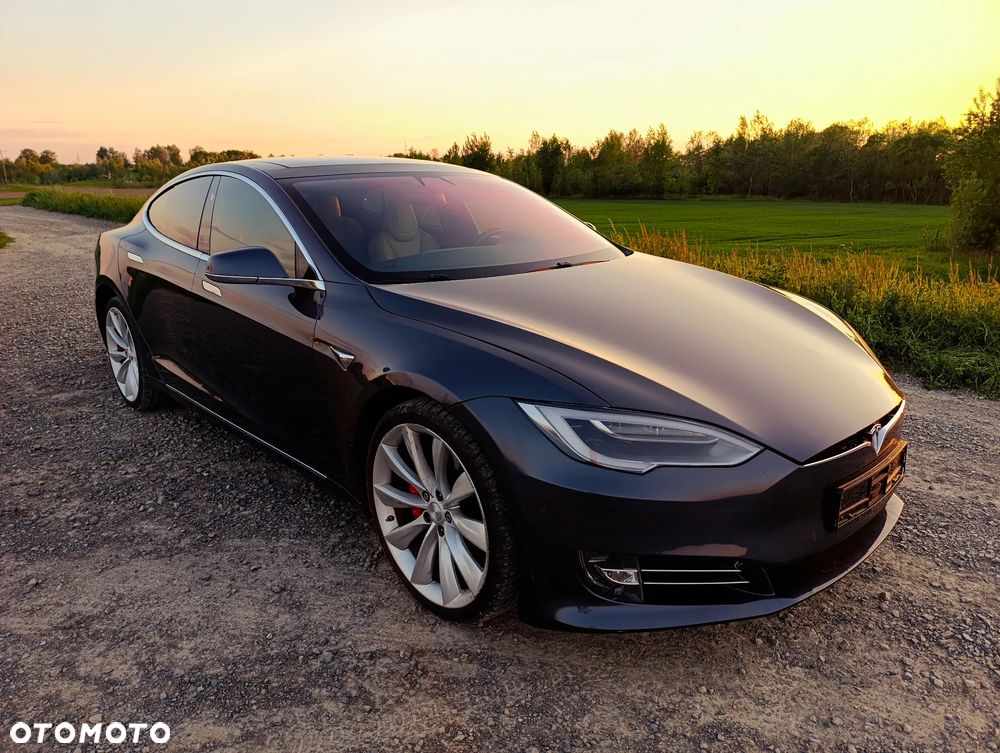 Tesla Model S - 19