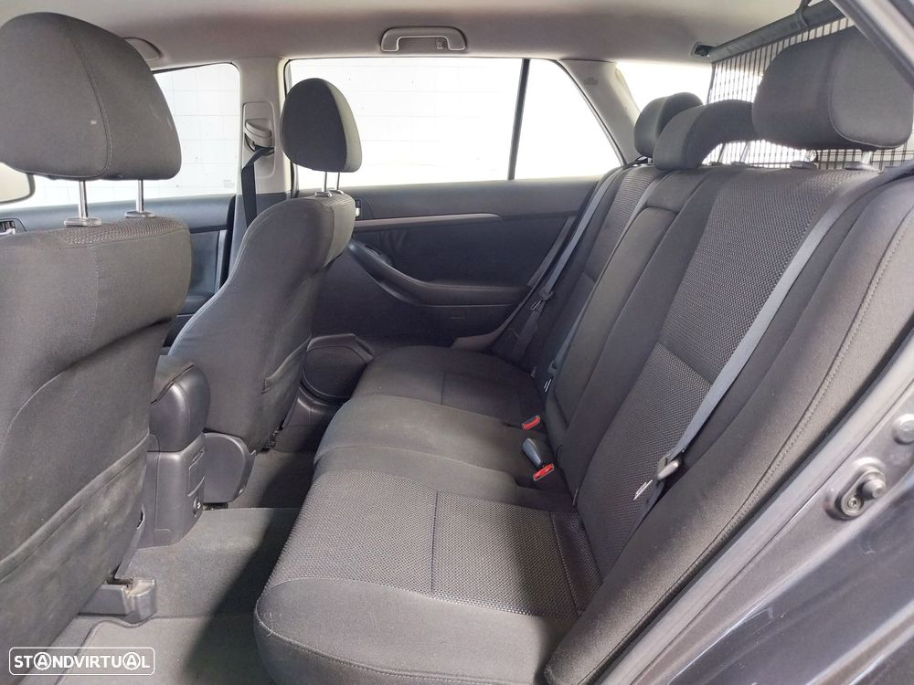 Toyota Avensis SW 2.0 D-4D - 11