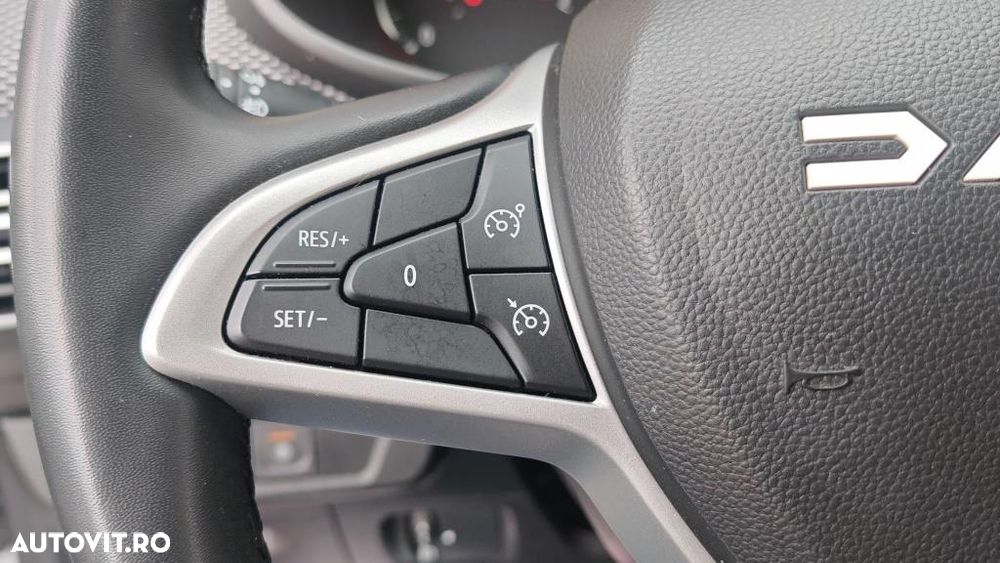 Dacia Logan TCe 90 MT6 Journey - 17