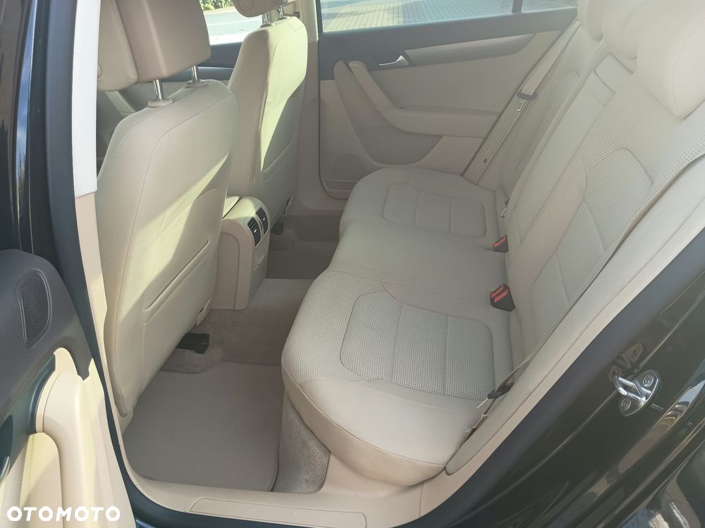 Volkswagen Passat 2.0 TDI Comfortline DSG - 24