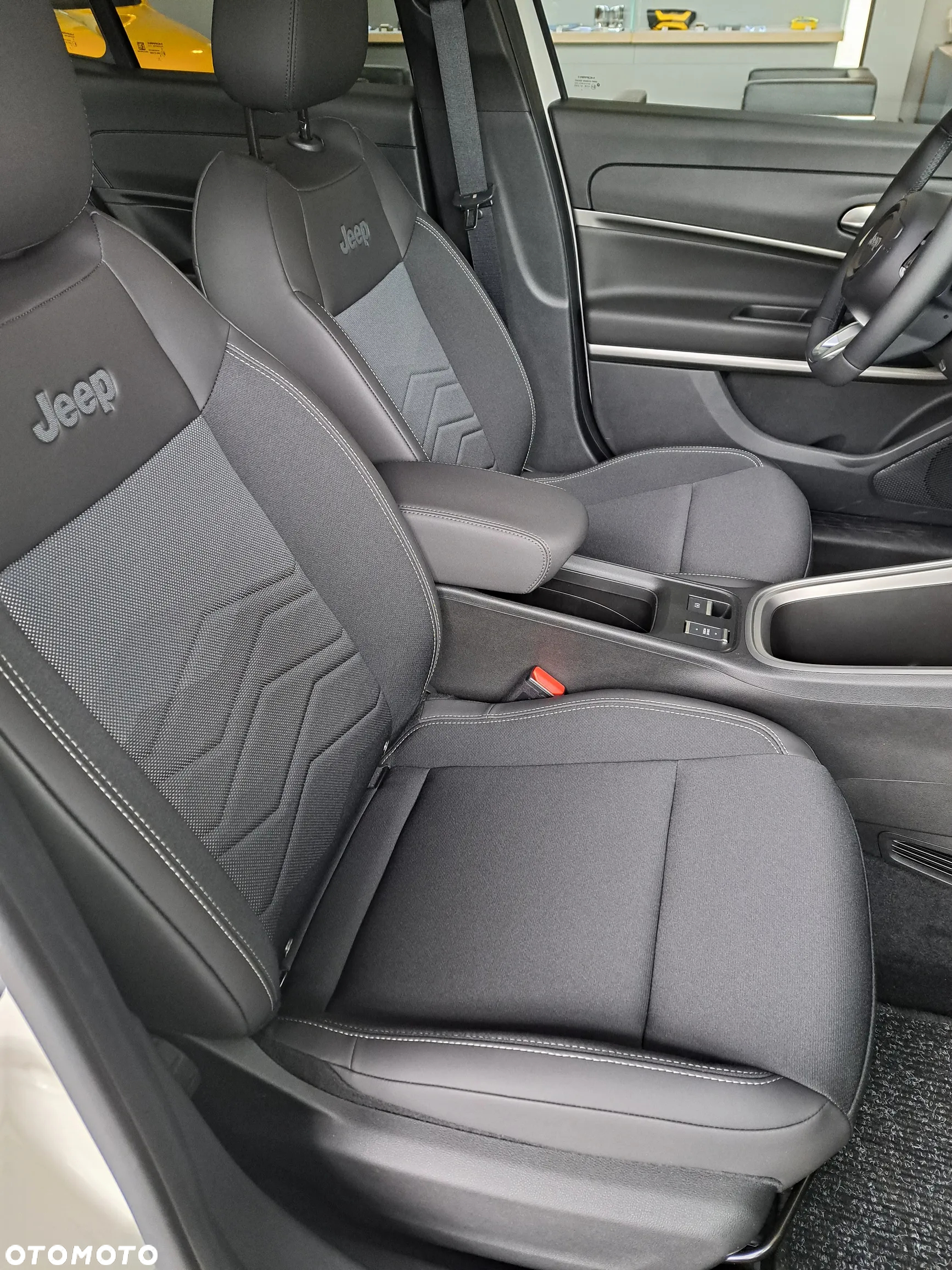 Jeep Avenger 1.2 T3 mHEV Altitude FWD eDCT6 - 12