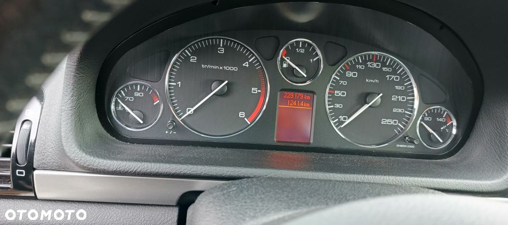 Peugeot 407 - 6