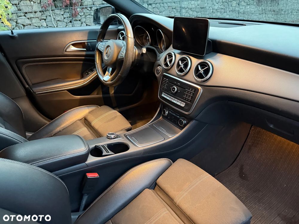 Mercedes-Benz CLA 200 d 7G-DCT UrbanStyle Edition - 22