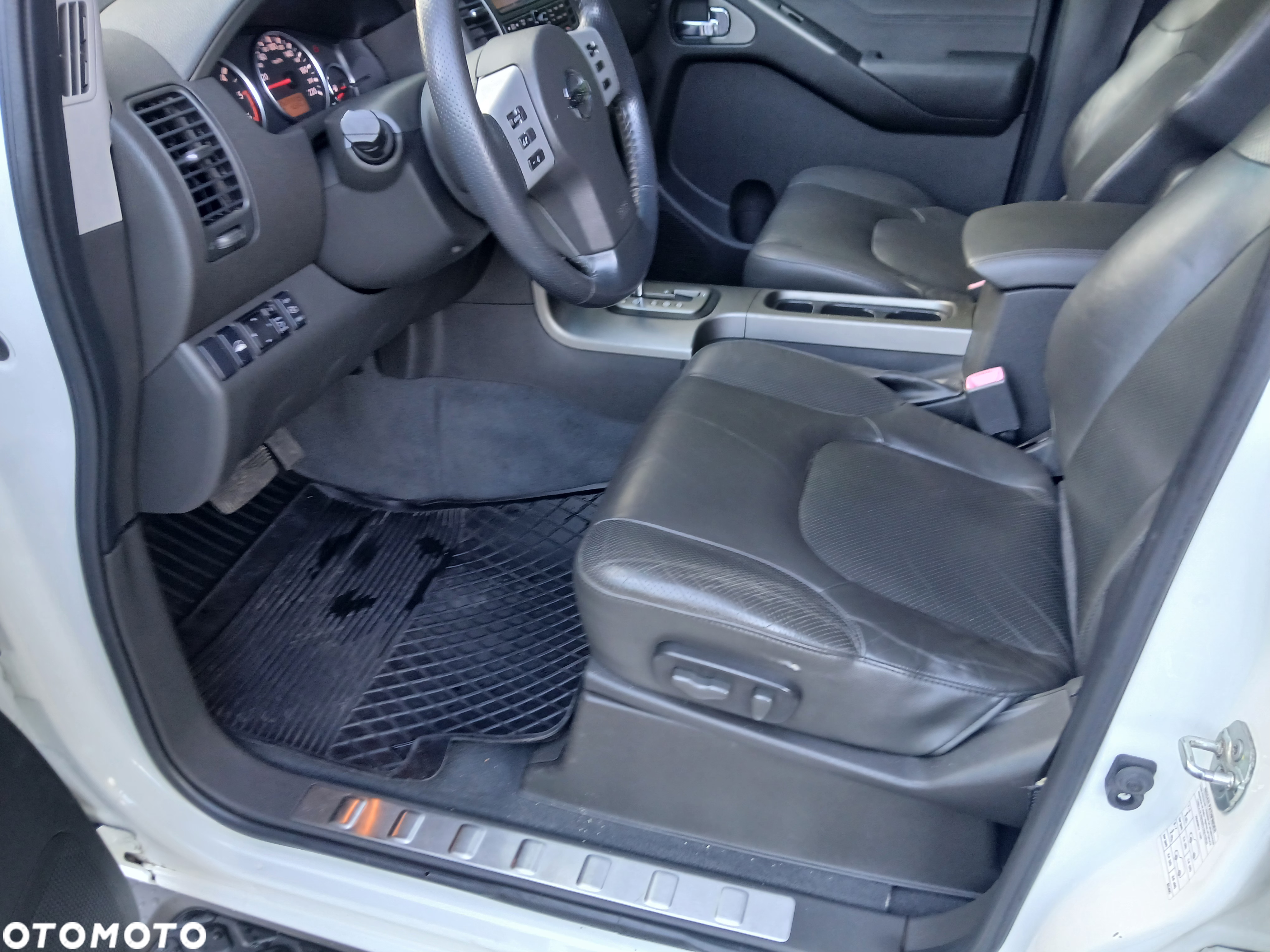 Nissan Pathfinder 2.5 dCi Platinum - 25
