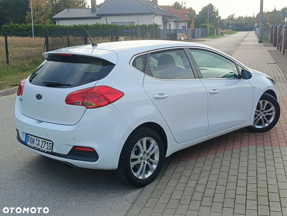 Kia Ceed 1.6 GDI Dream Team Edition - 6