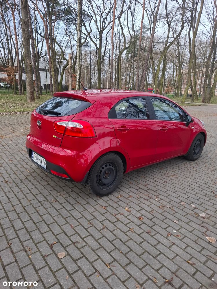 Kia Rio 1.2 L - 4
