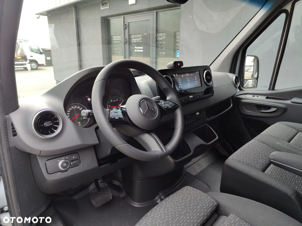 Mercedes-Benz Sprinter - 14