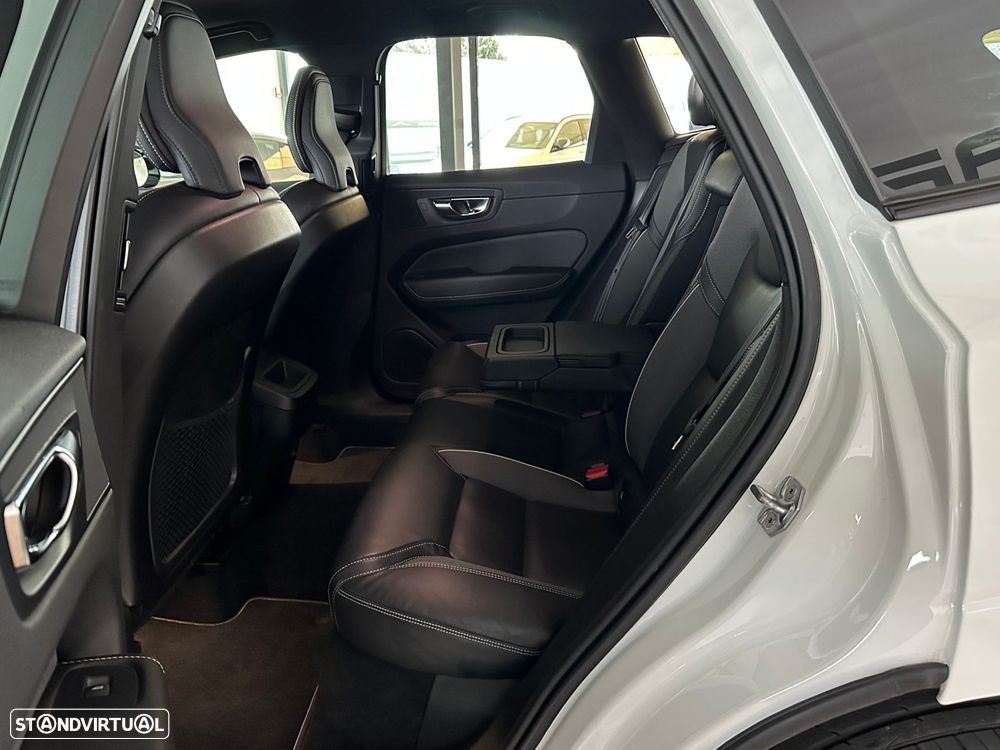 Volvo XC 60 2.0 D4 R-Design Geartronic - 13