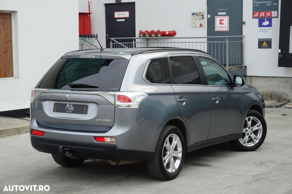 Mitsubishi Outlander 2.2 DI-D 4WD Automatik Instyle - 2