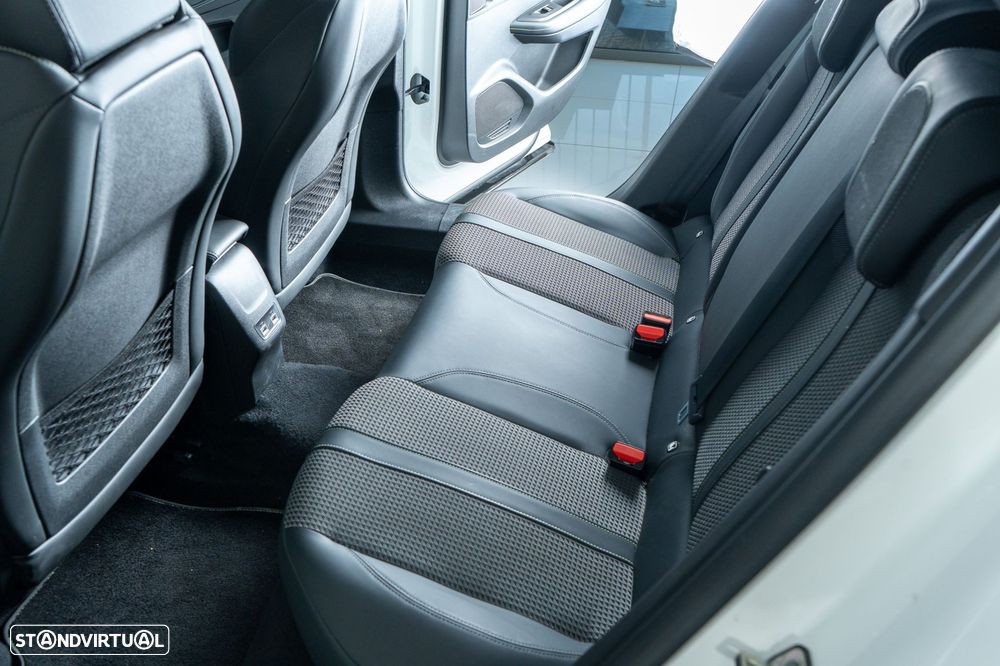 Peugeot e-2008 50 kWh GT Line - 11