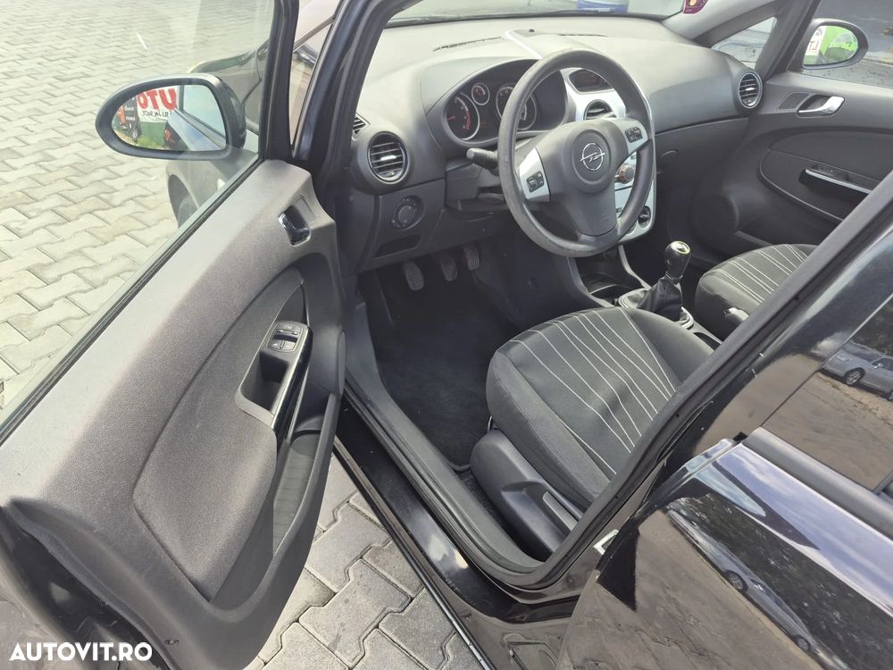 Opel Corsa 1.2i Cosmo - 3