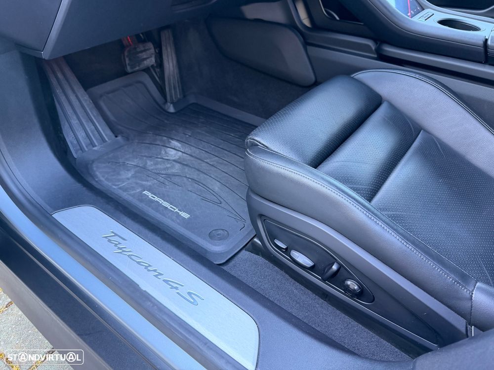 Porsche Taycan 4S - 13
