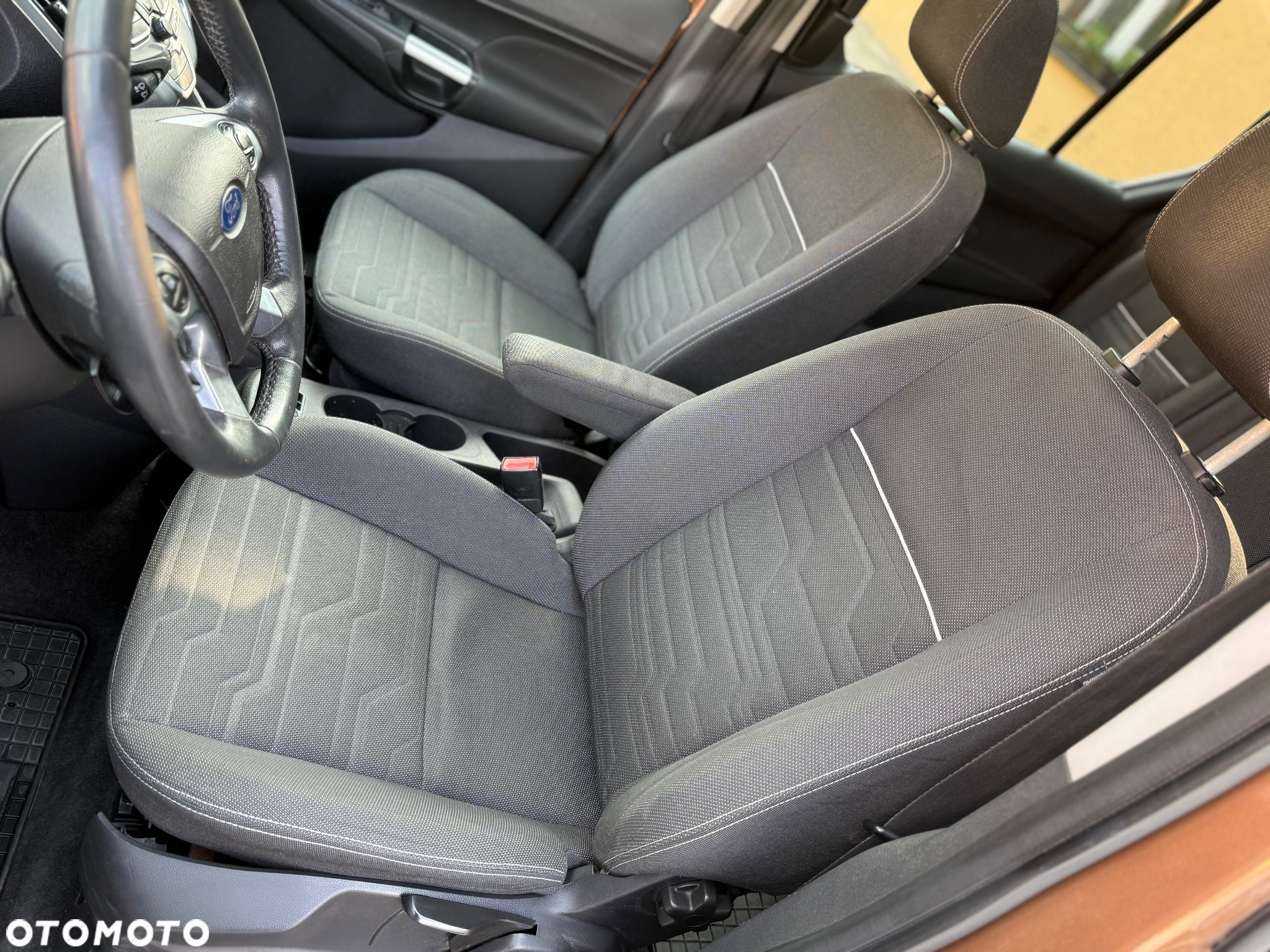 Ford Tourneo Connect 1.6 TDCi Titanium - 8