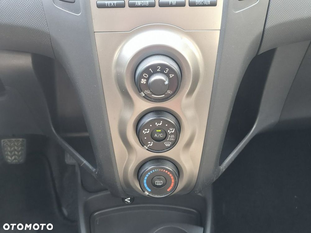 Toyota Yaris - 15