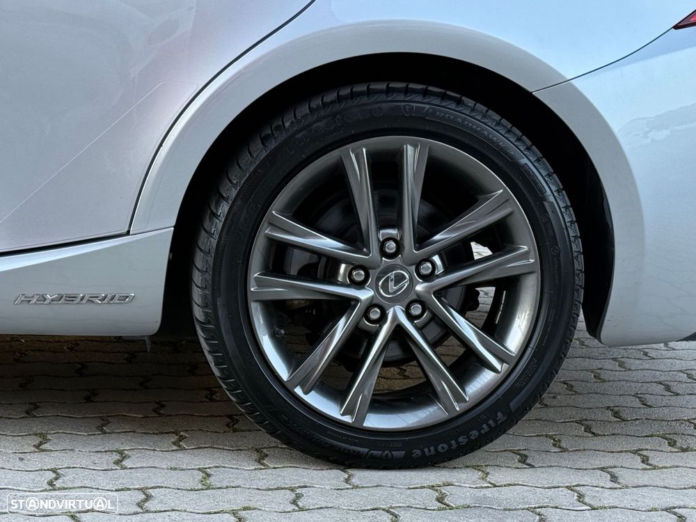 Lexus IS 300H - 6