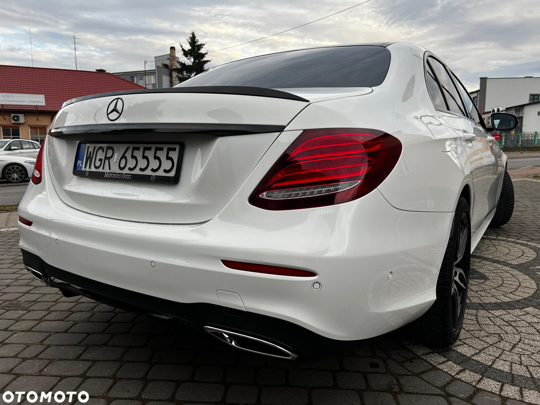 Mercedes-Benz Klasa E 220 d 4-Matic 9G-TRONIC - 19