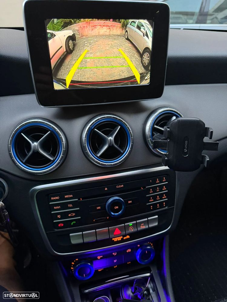 Mercedes-Benz CLA 180 d Shooting Brake Urban - 2