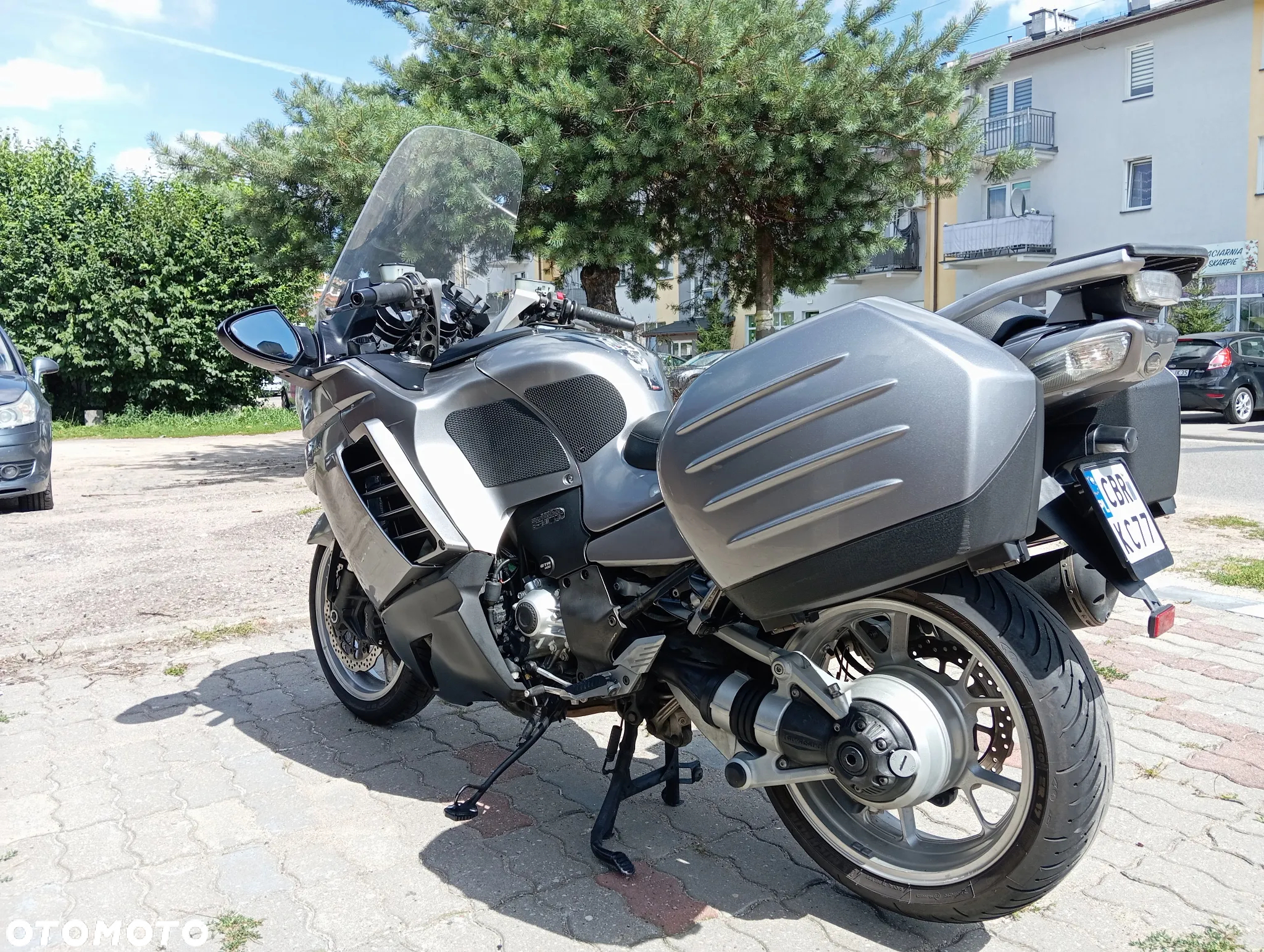 Kawasaki GTR - 4