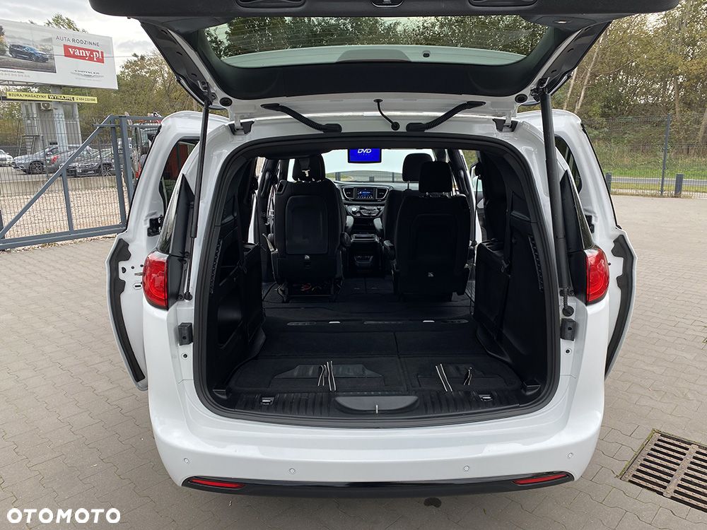 Chrysler Pacifica - 23