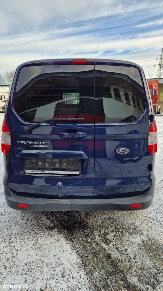 Ford Transit Courier - 12