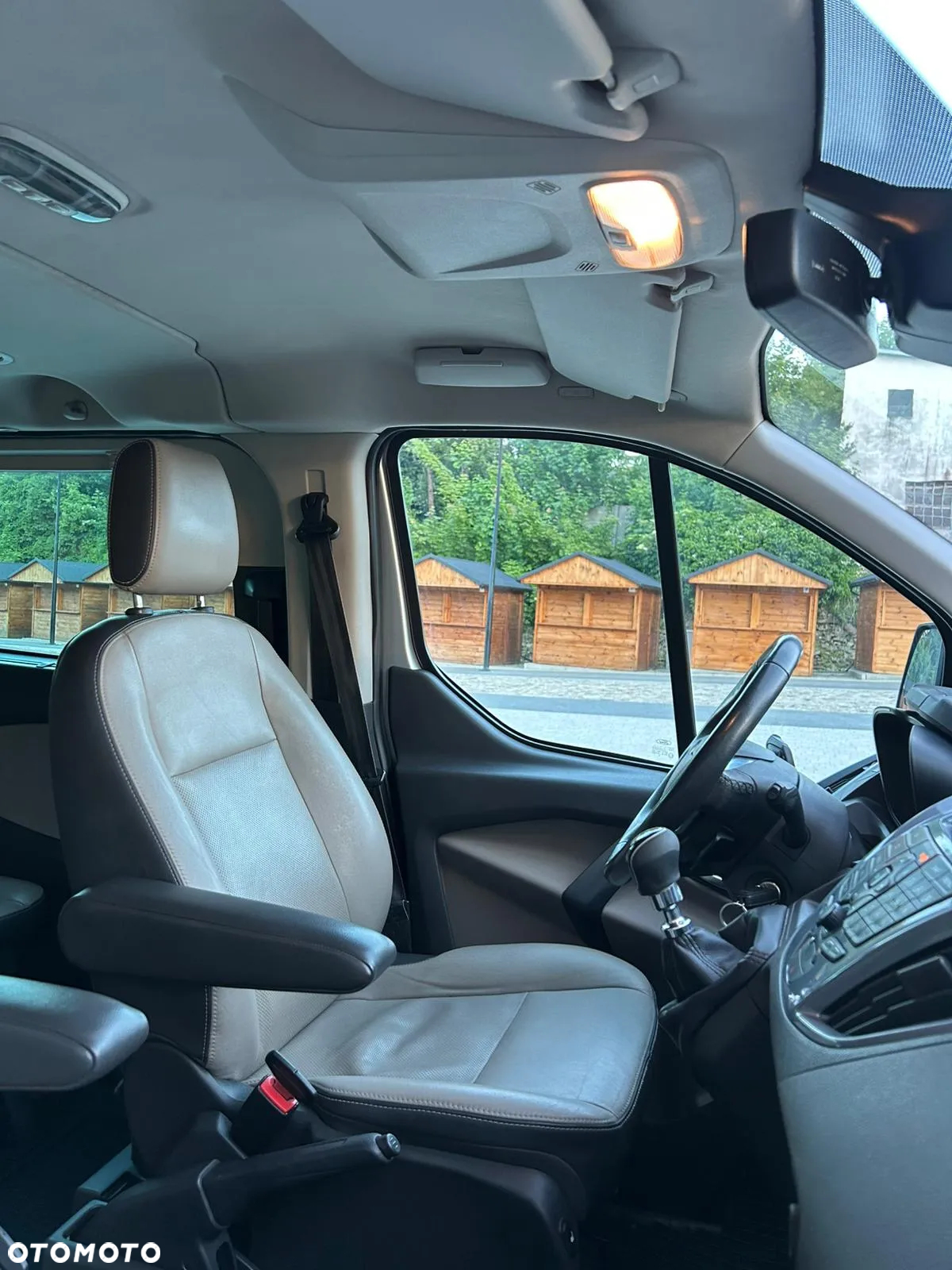 Ford Tourneo Custom - 32