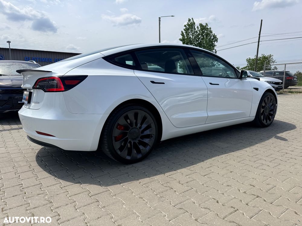 Tesla Model 3 - 4
