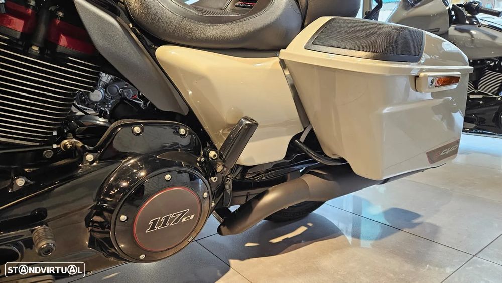 Harley-Davidson Street Glide CVO - 5