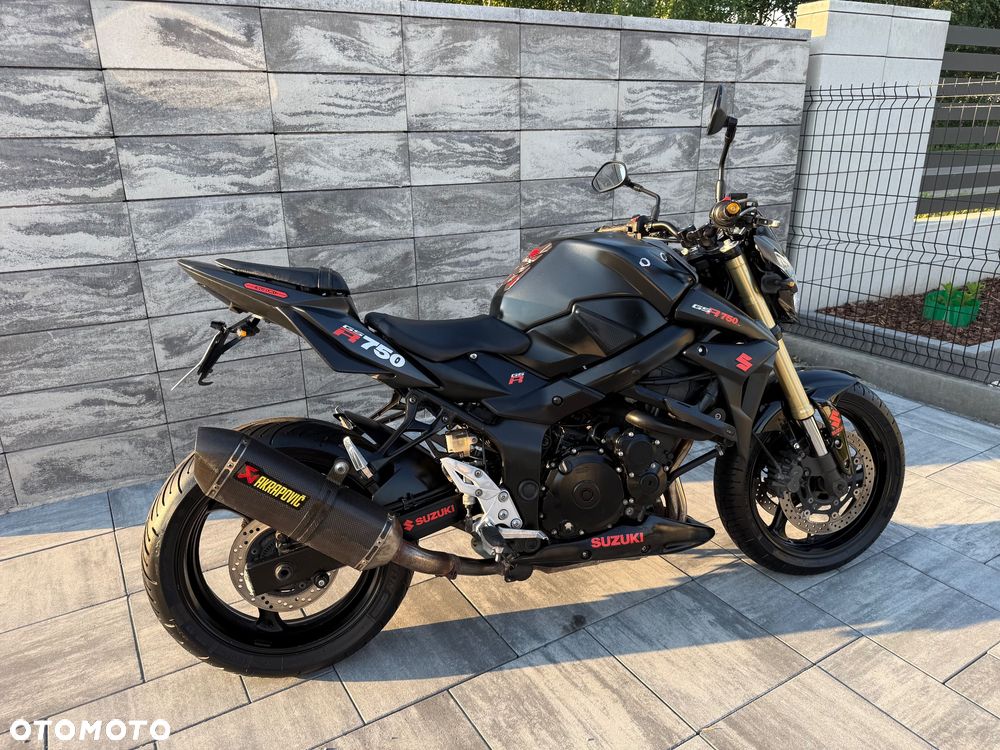 Suzuki GSR - 10