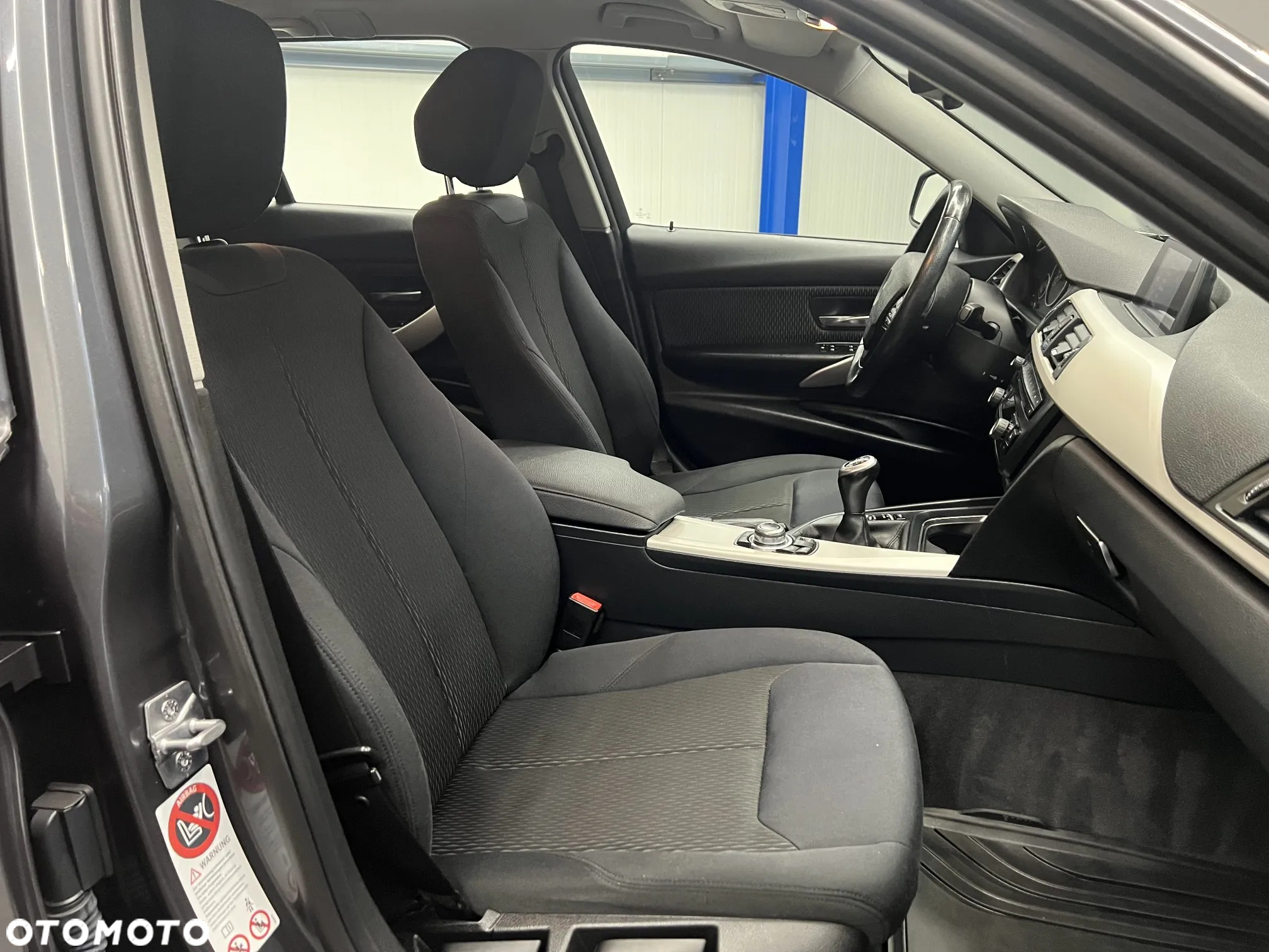 BMW Seria 3 318d DPF Touring - 28