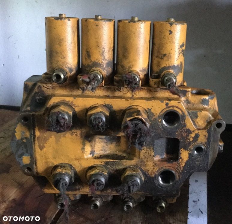 Rozdzielacz hydrauliczny - 3