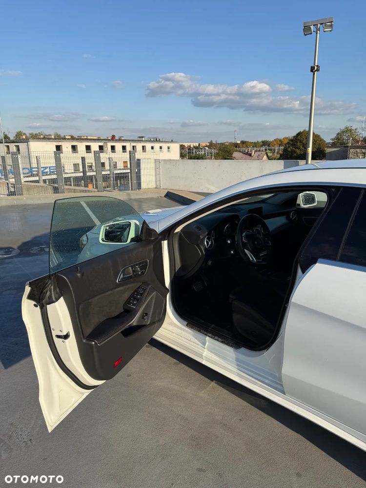 Mercedes-Benz CLA 220 4-Matic - 7