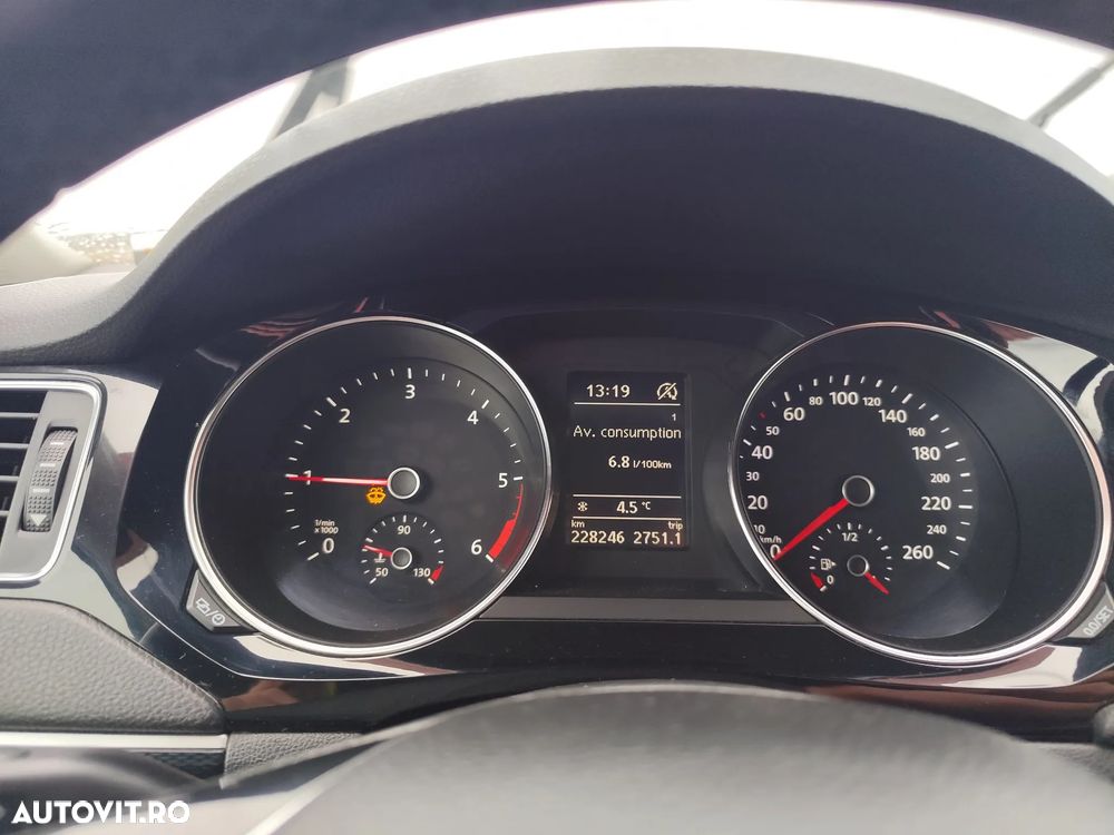 Volkswagen Jetta 2.0 TDI Comfortline - 4