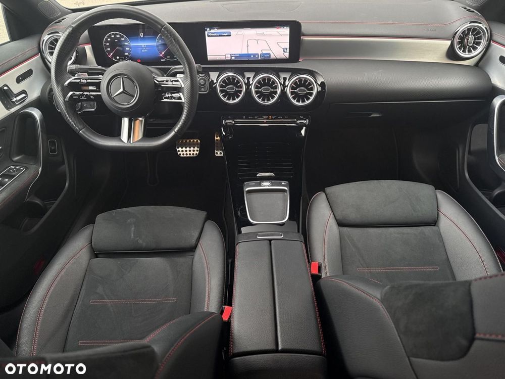 Mercedes-Benz CLA - 12