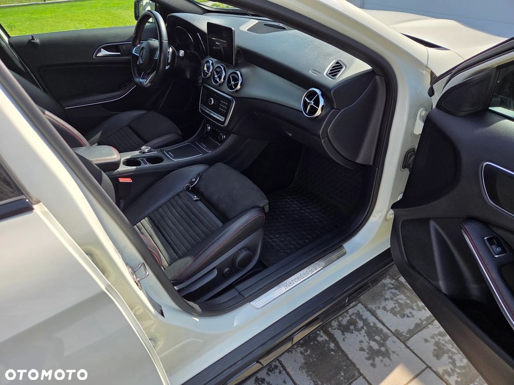 Mercedes-Benz GLA 220 4-Matic AMG Line - 15