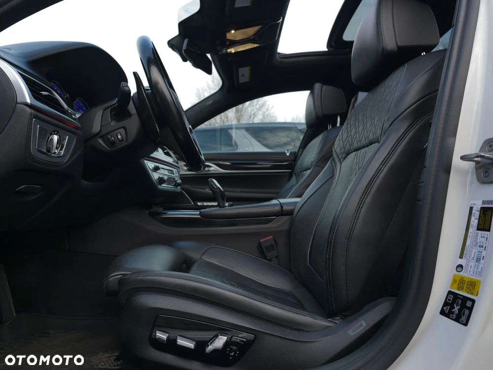 BMW Seria 7 750Li xDrive - 11
