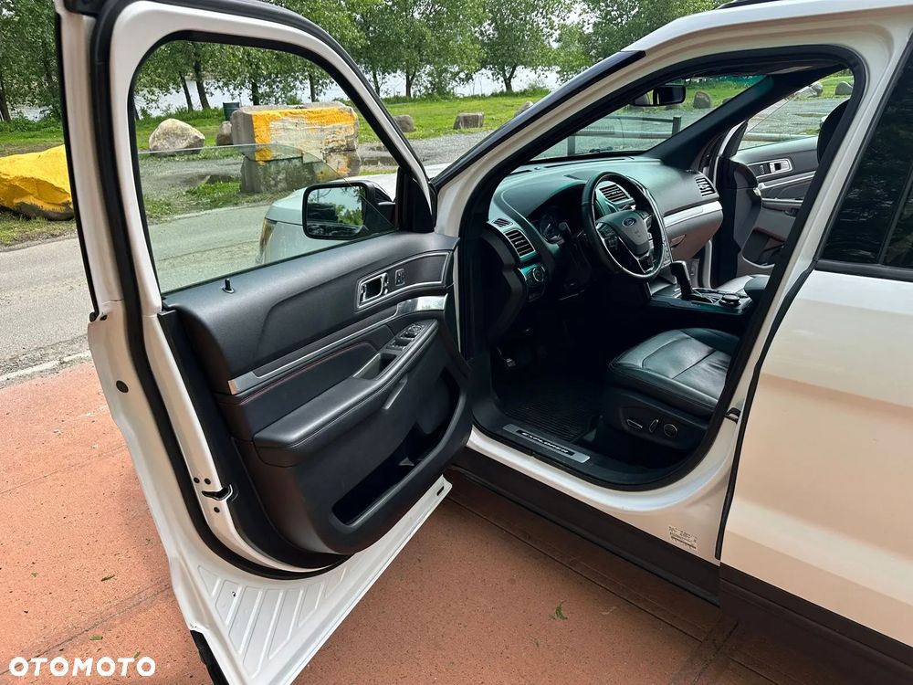Ford Explorer - 24