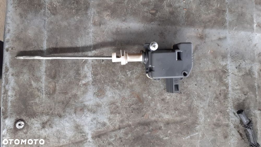 Zamek korka wlewu skoda Octavia ll - 2