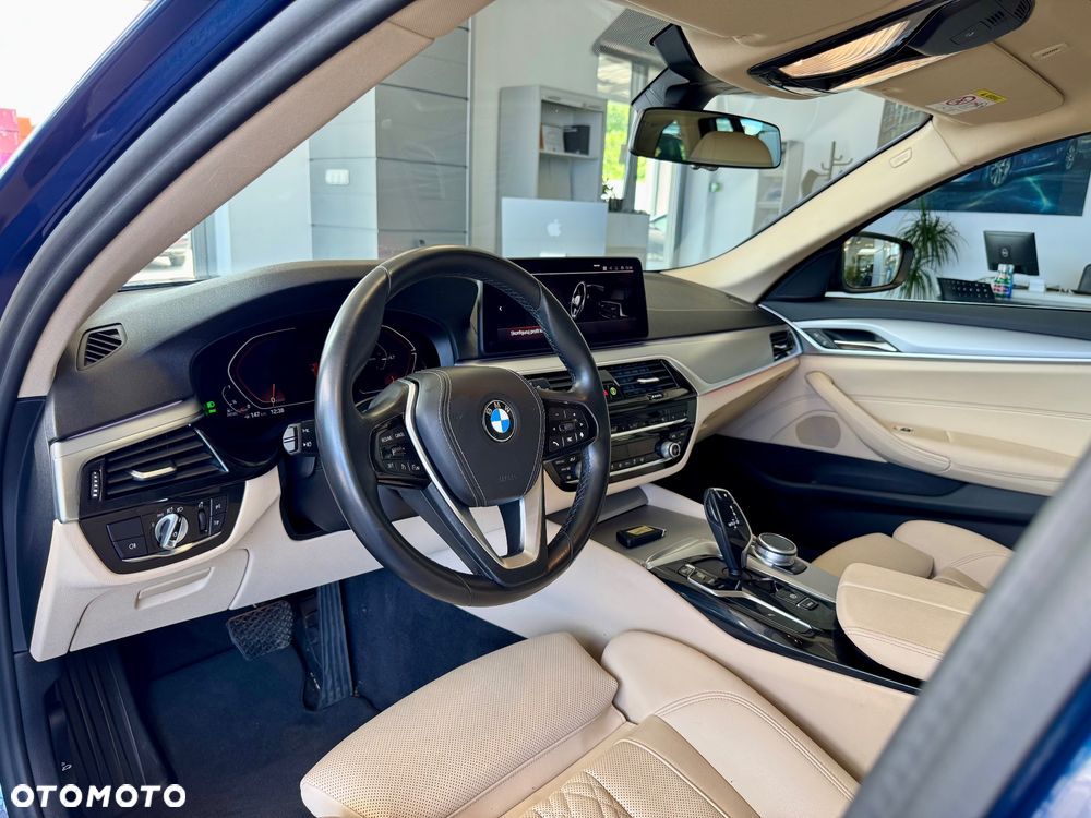 BMW Seria 5 520d xDrive - 9
